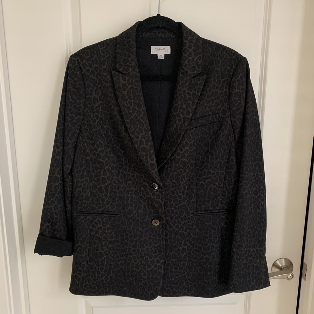 Leopard print blazer